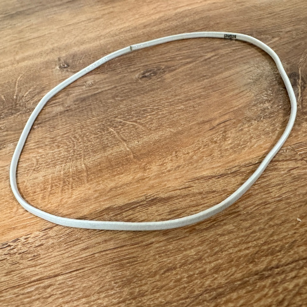 Scunci white thin headband​​​​​​